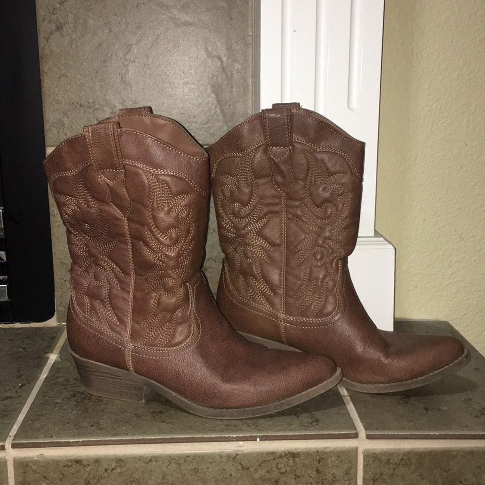 Brown cowgirl boots